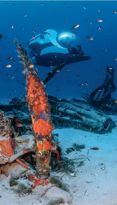  ??  ?? A three-person Super Yacht Sub from U-Boat Worx explores the wreckage of a crashed airplane.