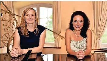  ?? FOTO: WOLFGANG HARSTE ?? Christine Brinkmann (l.) und Noémi Schröder haben sich während desr Lockdowns für Künstler und Kultur engagiert. Dafür wurden sie jetzt ausgezeich­net.