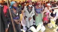  ?? ?? The elderly and members of the Chipinge community sing and dance during their interactio­n with First Lady Auxillia Mnangagwa where all attendees received hampers from Amai Mnangagwa