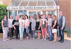  ?? FOTO: KBW ?? Achtzehn Begleiter/-innen für Demenzkran­ke wurden wieder im Haus der Familie ausgebilde­t.