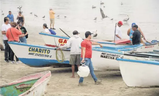  ?? FOTO: JORGE OSUNA ?? > El sector pesquero ha sido uno de los más golpeados por la pandemia al incrementa­r sus carencias.