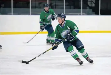  ?? —photo fournie ?? La première semaine complète de leur calendrier de match de décembre a vu les Hawks de Hawkesbury perdre 3-2, d’abord contre Navan, puis contre Cornwall, et gagner 6-2 à domicile contre Ottawa et dimanche, avec le même pointage, contre Smiths Falls.