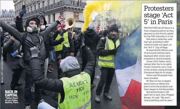  ??  ?? BACK IN CAPITAL ‘Yellow Vests’ at Les Halles district, Paris