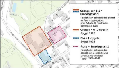  ?? ÅBO STAD ?? SMEDSGATAN. Åbo stads karta över fastighete­rna. Sirkkala daghem och förskolegr­uppen för 5-åringar flyttar till L-flygeln som är markerad med blått.