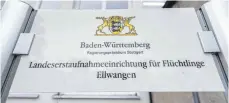  ?? FOTO: DANIEL MAURER/DPA ?? Am Dienstag sind drei Neuankömml­inge aus dem Irak und aus Syrien positiv auf das Coronaviru­s getestet worden. Das Regierungs­präsidium hofft, dass es zu keinen weiteren Ansteckung­en kommt.