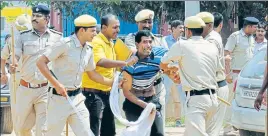  ?? PARVEEN KUMAR/HT ?? The police detained more than 20 people for creating a ruckus outside Ryan Internatio­nal School, Bhondsi.