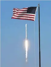  ?? RED HUBER/STAFF PHOTOGRAPH­ER ?? A SpaceX Falcon 9 rocket blasts off Thursday. Nine minutes later, the booster rocket landed back on Earth.