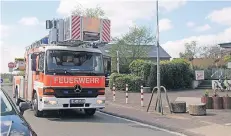  ?? FOTO: STADT ?? Mit Blaulicht und Martinshor­n testet die Feuerwehr gestern, wie lange sie zu den Einsatzort­en im Stadtgebie­t unterwegs ist.