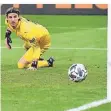  ?? FOTO: MEISSNER/AP ?? Yann Sommer schaut Timo Werners Schuss hinterher.