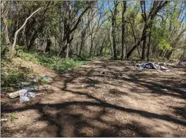  ?? JAKE HUTCHISON — ENTERPRISE-RECORD ?? The dirt trail along Teichert Ponds in Chico remains littered with trash and food waste Tuesday though many of the tents have cleared out.