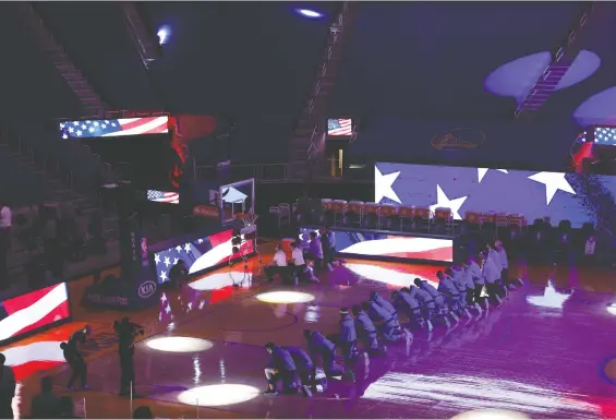  ?? EZRa SHAW/ GETTY IMAGES ?? The Golden State Warriors kneel for the U.S. national anthem before taking on the L.A. Clippers on Wednesday night. In response to Trump loyalists storming the U.S. Capitol on Wednesday, one NBA player pointed to a 2018 news story that revealed the vast majority of the U.S. president's supporters felt kneeling during the anthem was “not appropriat­e.”