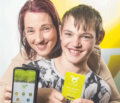  ?? Picture: Kevin Farmer ?? SWEET TIP: Cassie and Thomas Peters say apps like mySugr help them manage their Type 1 diabetes with ease and are encouragin­g other Toowoomba patients to stay on top of their condition.