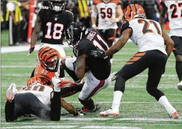  ?? CURTIS COMPTON / CCOMPTON@AJC.COM ?? Falcons wide receiver Julio Jones comes up 11 yards short of the end zone on the final play of the game in a 37-36 loss to the Bengals on Sunday at Mercedes-Benz Stadium.