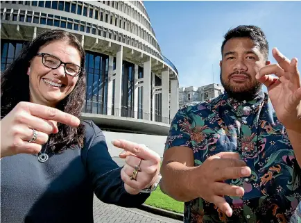  ?? PHOTO: ROSS GIBLIN/STUFF ?? New Zealand Sign Language interprete­rs Bridget Ferguson and Alan Wendt will do their best to keep up with tomorrow night’s political debate. Their fully signed translatio­n will screen on TVNZ on Friday.