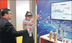  ?? FENG YONGBIN / CHINA DAILY ?? A Honeywell staff member simulates dangerous working conditions via virtual reality at the company’s booth at the CIIE.