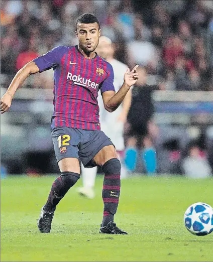  ?? FOTO: MANEL MONTILLA ?? Rafinha apunta a titular otra vez por la baja de Messi Jugó de inicio ante Inter y Madrid y descansó en León como un titular