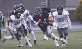  ?? NiCOLAuS CzARnECki / HERALD STAff ?? CAN’T CATCH ME: Lincoln-Sudbury’s Gordon Gozdeck runs against Cambridge on Friday night in Sudbury.