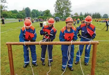  ?? Foto: Feuerwehr Steinheim ?? Bei der Kreismeist­erschaft der Jugendfeue­rwehren in Steinheim war Genauigkei­t und Schnelligk­eit gefragt. Darüber hinaus wurde beim Steinheime­r Jugendtag und dem 20. Jugendzelt­lager viel gefeiert.