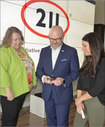  ?? SCOTT ANDERSON/SOUTHWEST BOOSTER ?? Robyn Edwards-bentz, CEO of United Way Regina and United Way of Saskatoon and Area CEO Shaun Dyer joined Stacey Schwartz, Executive Director of the Swift Current United Way in unveiling the expanded 211 service across Saskatchew­an.