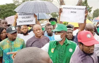  ??  ?? Staff of Nigeria Social Insurance Trust Fund (NSITF), during a demonstrat­ion at NSITF’s headquarte­rs in Abuja on Wednesday evening challengin­g the management’s new policy that seeks to demote about 5000 staff