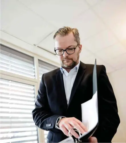  ?? FOTO: JAKOB BUCHARD ?? Daglig leder og medeier i det nystartede Inkassopar­tner, Geir Grindland, får mye å gjøre om trenden med betalingsp­roblemer på Sørlandet fortsetter.