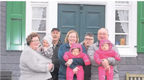  ??  ?? Dürhagen-Anwohner (v.l.): Annette und Reiner Hausmann mit Enkelin, Johanna Biemann-Rohde, Marion Hausmann, Carsten Rohde und die Zwillinge Antonia und Lars.