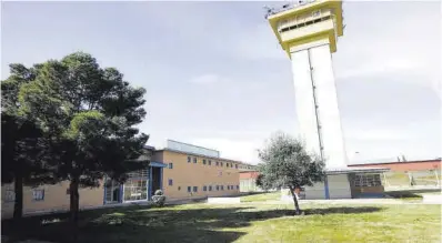 ?? Jaime Galindo ?? Imagen de archivo de la torre de vigilancia del centro penitencia­rio de Zuera.