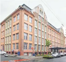  ??  ?? In der ehemaligen Fabrik der Familie Engels in Wuppertal befindet sich heute das „Art Fabrik & Hotel“.