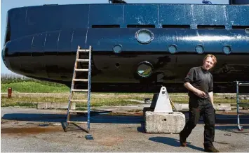  ?? Foto: Hougaard Niels, dpa (Archiv) ?? Rückblende: Peter Madsen vor seinem U Boot „Nautilus“im Jahr 2008. Damals galt er als verrückt, aber genial. In Wahrheit wer er grausam. Gestern wurde der Ingenieur zu lebenslang­er Haft verurteilt.