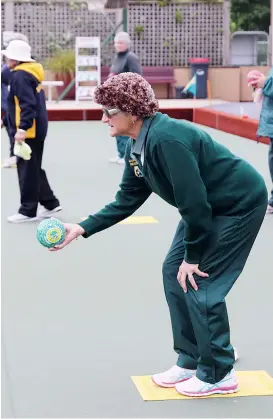  ?? ?? Right: A beanie was required as cold conditions impacted midweek bowls at Warragul Bowling Club last Tuesday. In a close contest against Morwell in division one, Warragul’s Gabrielle Draisma was one to ditch the hat for the warmer option.