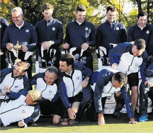  ??  ?? photograph­s ahead of the first practice round at Hazeltine yesterday