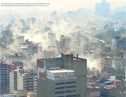  ?? Foto: Tomada de Twitter ?? Vista aérea de la Ciudad de México segundos después del sismo, que derrumbó edificios y casas en distintos puntos. /