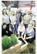  ??  ?? Zehn Initiative­n urbaner Gärtner stellten sich am Wochenende mit einem Messestand beim „Chemnitzer Frühling“vor.