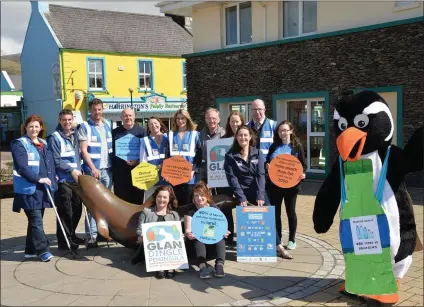  ?? Photo by Declan ?? Representa­tives of Dingle Tidy Towns, the Maharees Conservati­on Group, Dingle Oceanworld, Dingle Peninsula Tourism Alliance and Clean Coasts launching the Glan initiative in Dingle on Friday.