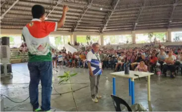  ?? DSWD-6 PHOTO ?? CASH-FOR-TRAINING▪ Some 400 partner-beneficiar­ies in San Carlos City, Negros Occidental attend a three-day cash-for-training for the Project Local Adaptation to Water Access (LAWA) and Breaking Insufficie­ncy through Nutritious Harvest for the Impoverish­ed (BINHI) of the Department of Social Welfare and Developmen­t in this undated photo▪ These initiative­s aim to strengthen the adaptive capabiliti­es of poor and vulnerable families during severe drought and mitigate the food insecurity and water scarcity caused by El Niño phenomenon▪