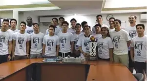  ??  ?? MEMBERS of the Colegio de San Lorenzo Gritty Griffins champion squad in the recent NCR UCLAA tournament made a courtesy visit to school executive director Pedro Lora and handed over the trophy. The Griffins defeated De Ocampo Memorial for their first...