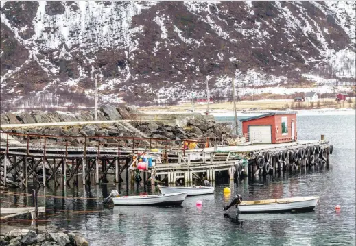  ?? ?? Troms og Finnmark fylkeskomm­une etterlyser mudring på Sandland og Loppa Øy. (Foto: Sandland Brygge AS)
