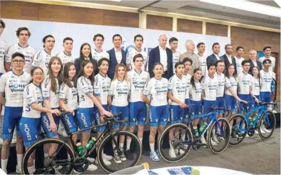  ?? ?? El equipo mexicano AR Monex
Pro Cycling presentó a todos sus integrante­s que formarán parte de la temporada 2024.
