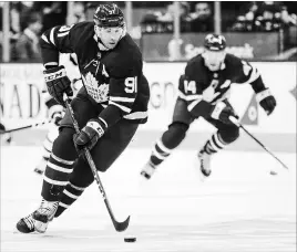  ?? RICK MADONIK
TORONTO STAR FILE PHOTO ?? Maple Leafs centre John Tavares heads up ice against the Pittsburgy Penquins at Scotiabank Arena in Toronto on Oct. 18.Tavares is showing great leadership by example.