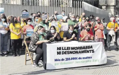  ?? ACN ?? Representa­nts dels col·lectius contra els desnonamen­ts, ahir a Barcelona.