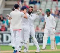  ?? AFP ?? Moeen Ali and teammates celebrate dismissal of Yasir Shah. —