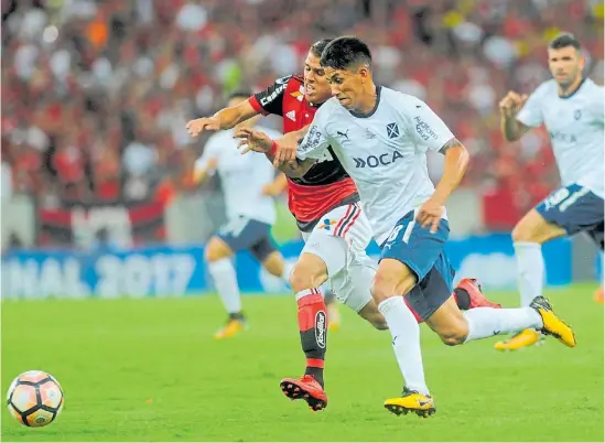  ?? M. CARROLL ?? Talento puro. Maniobra Maximilian­o Meza, un jugador que fue de menor a mayor y se consolidó en los tramos finales de la Copa.