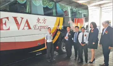  ??  ?? (From left) Phang, Lo, Chiew, Abang Muhamad Yassin, Michelle and Sim posing with a new bus.