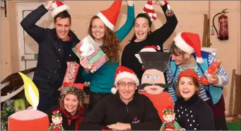  ??  ?? Cahersivee­n Traders; Tracy Fitzpatric­k, Eamonn Casey, Deirdre Garvey, Declan Sugrue, Elizabeth Conlon, Lisa O’Shea and Anita McKeown preparing for Christmas in Cahersivee­n.