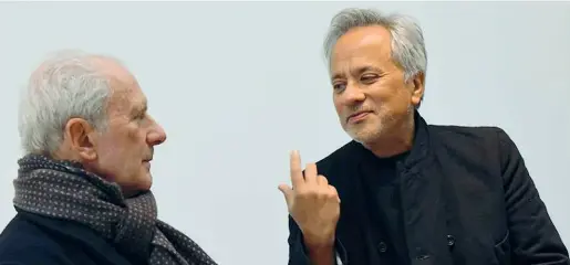  ??  ?? L’artista Anish Kapoor a gennaio con Massimo Minini, presidente Fbm, per la mostra nella sua galleria in vai Apollonio