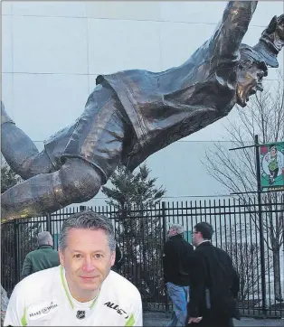  ?? THE CANADIAN PRESS/HO-ROB SUGGITT ?? Edmonton’s Rob Suggitt is shown by the Bobby Orr statue in Boston in a recent handout photo. The Edmonton Oilers fan has just started a 30 games in 30 nights road trip to all the NHL arenas.