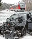 ?? Foto: Christoph Kölle ?? Der Fahrer des Autos wurde bei dem Un fall schwer verletzt.