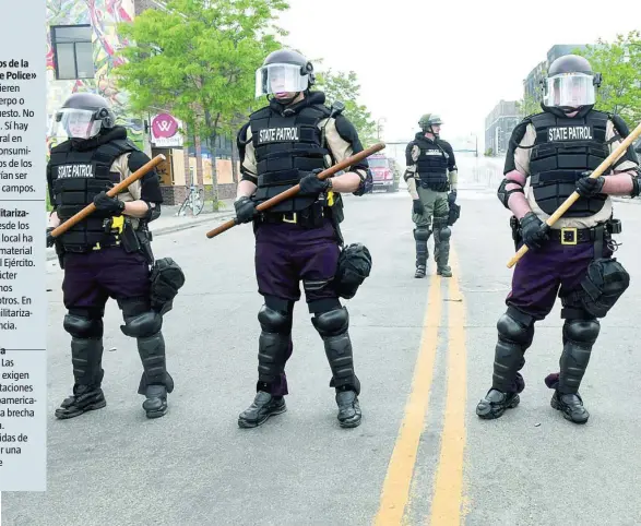  ??  ?? Una patrulla establece un perímetro de seguridad alrededor de la comisaría de Mineápolis, el 29 de mayo