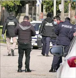  ?? ?? CAÍDA. En la casa de la pareja de Dani, la Policía incautó más de $ 200.000, y tres vehículos. De esa manera se logró frenar el avance del narco y su grupo. Mientras tanto, los investigad­ores siguen trabajando en esclarecer el asesinato del narcotrafi­cante rival, Néstor Correa Balladares, conocido como Buñuelo, que fue ultimado en la puerta de su casa a fines de agosto.