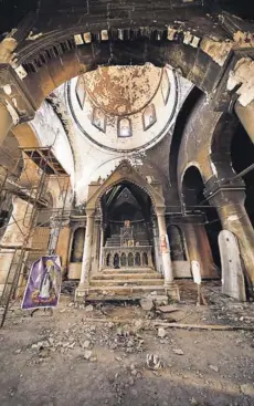  ??  ?? ► Iglesia destruida por el Estado Islámico en Qaraqosh, en el norte de Irak.
